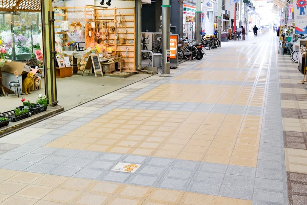 芥川商店街のタイル